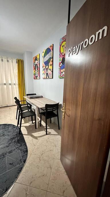 Super House Blloku - 3 Rooms Tirana Exterior foto