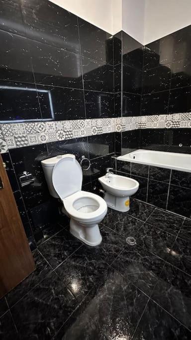 Super House Blloku - 3 Rooms Tirana Exterior foto