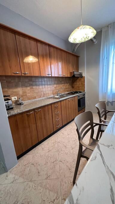 Super House Blloku - 3 Rooms Tirana Exterior foto