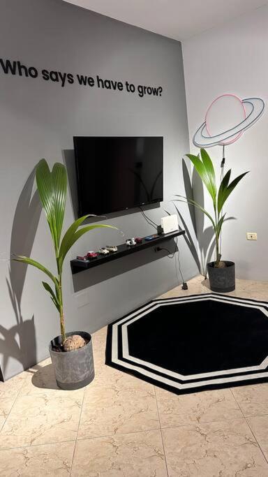 Super House Blloku - 3 Rooms Tirana Exterior foto