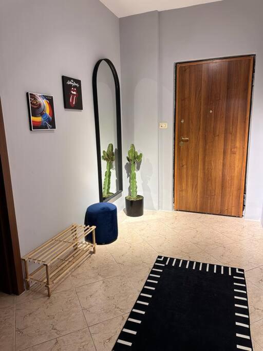 Super House Blloku - 3 Rooms Tirana Exterior foto